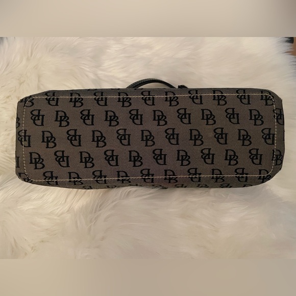 Dooney & Bourke with authenticity papers - Picture 6 of 15
